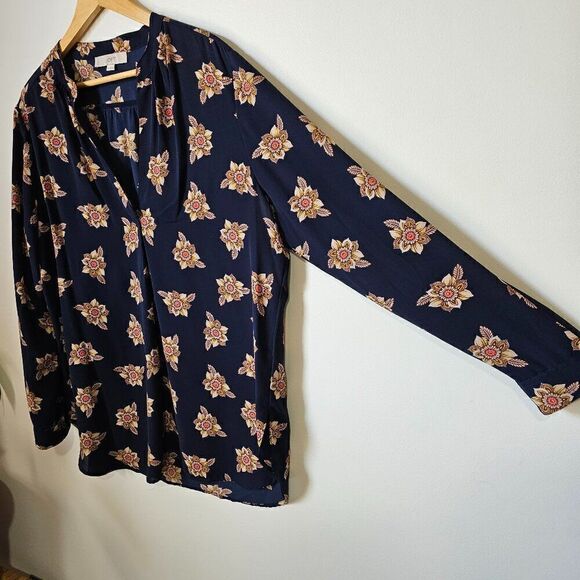 EUC LIKE NEW LOFT MEDALLION FLORAL PRINT SPLIT V NECK LONGSLEEVES TOP SIZE XL - Picture 3 of 16